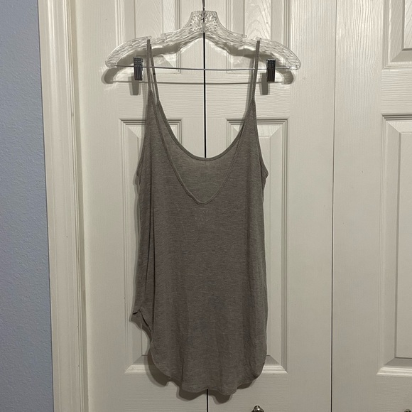 Me to We flowy spaghetti strap top - Picture 2 of 3